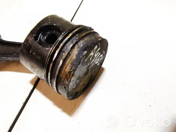 Volkswagen PASSAT B3 Piston avec bielle 068d