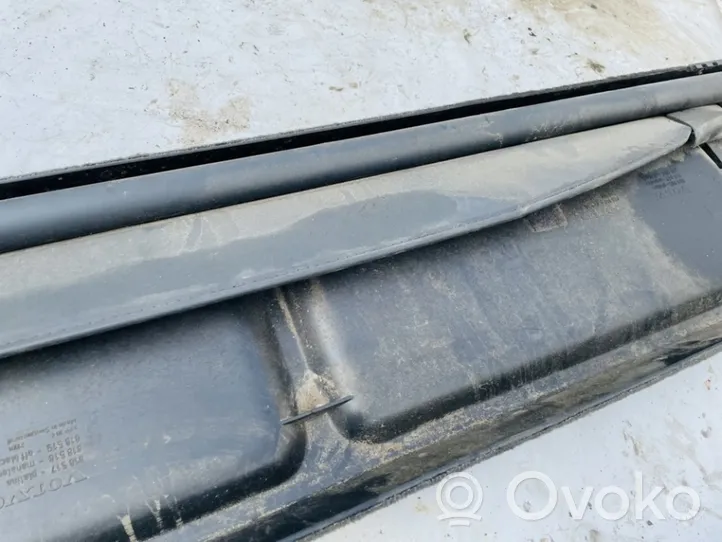 Volvo S40, V40 Grilles/couvercle de haut-parleur arrière 803813