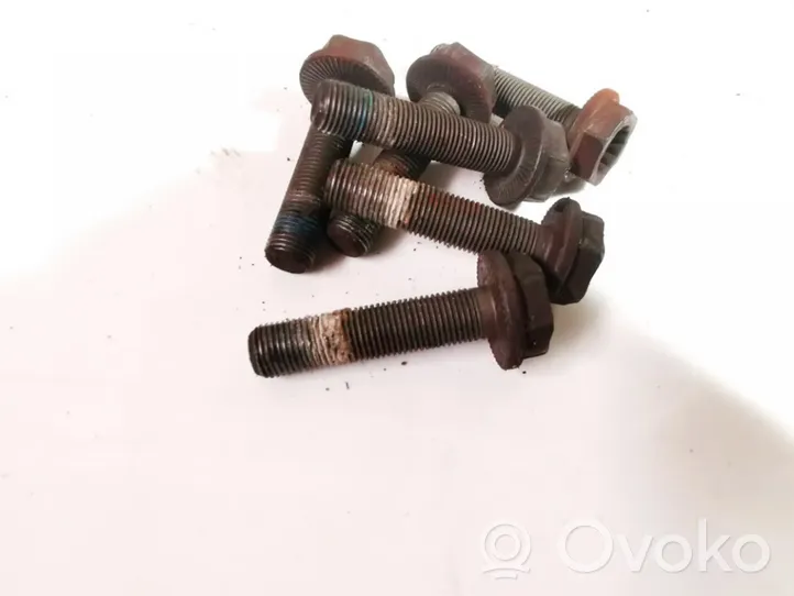 Volkswagen PASSAT B5 Nuts/bolts 