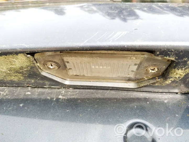 Ford Mondeo Mk III Lampa oświetlenia tylnej tablicy rejestracyjnej 