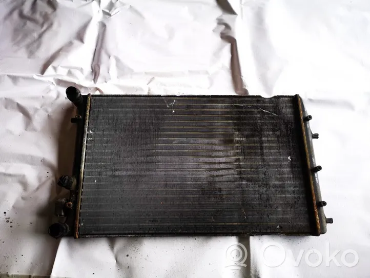 Volkswagen Polo IV 9N3 Coolant radiator 