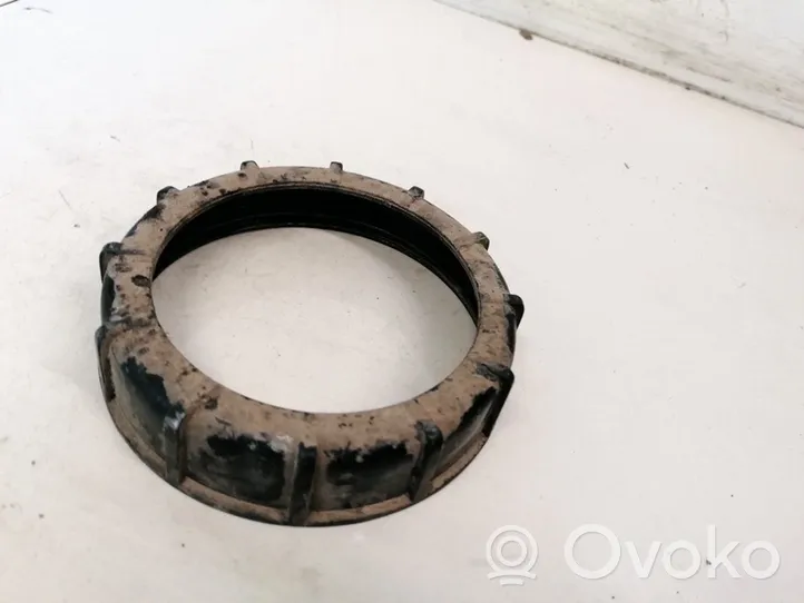 Nissan X-Trail T30 Bague de verrouillage pour réservoir de carburant 