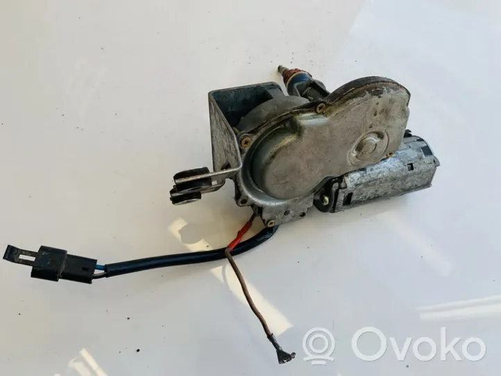 Opel Corsa B Moteur d'essuie-glace arrière 