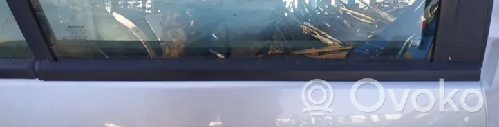 Nissan Almera N16 Moulures des vitres de la porte arrière 