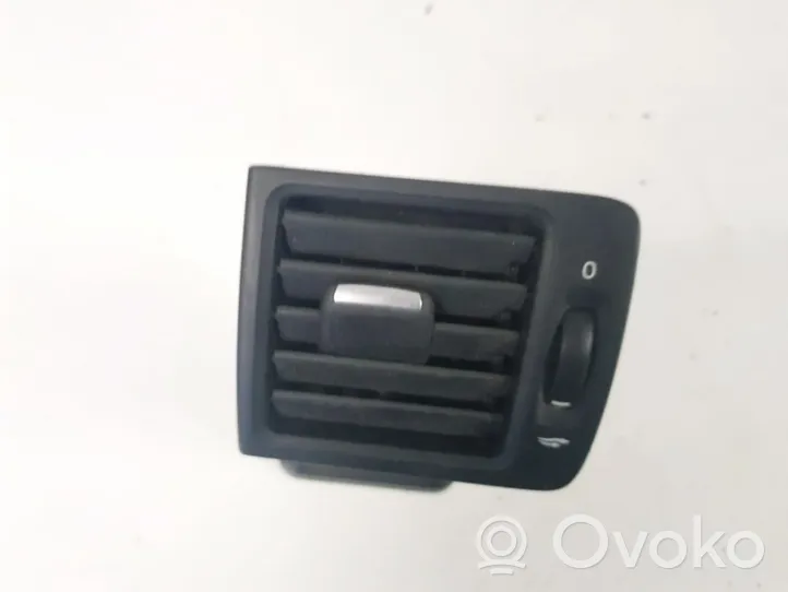 Volvo C30 Dash center air vent grill y01103