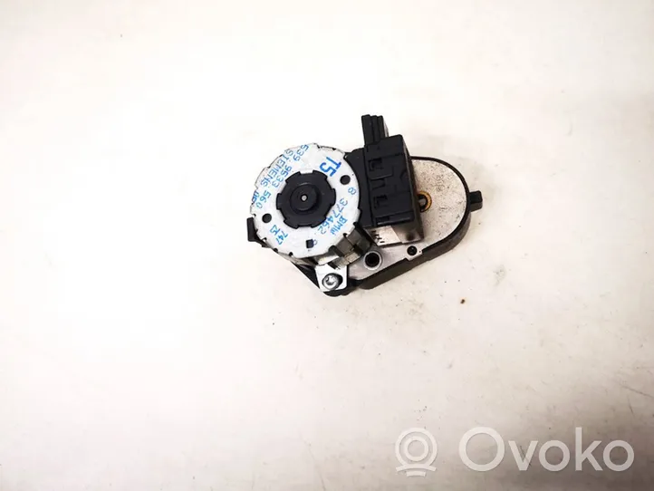 BMW 5 E39 Moteur / actionneur de volet de climatisation 8377462