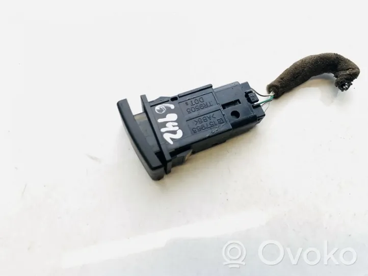 Toyota Avensis T250 Botón interruptor de luz de peligro 157963