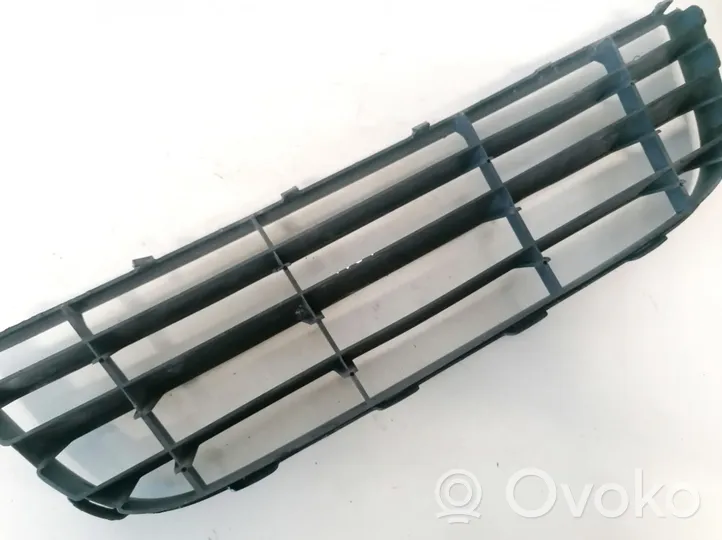 Volkswagen Polo IV 9N3 Front bumper lower grill 6q0853677b