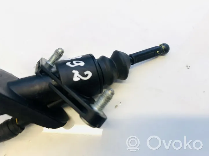 Opel Corsa C Clutch master cylinder kg15501tp0