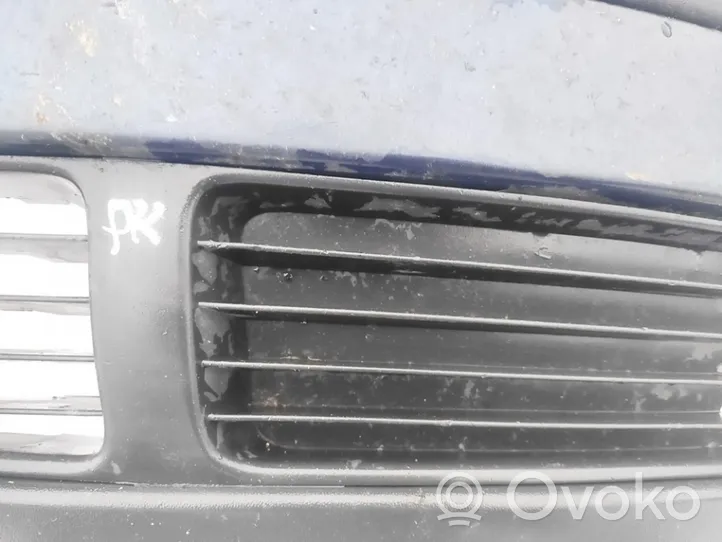 Volkswagen PASSAT B5 Grille inférieure de pare-chocs avant 