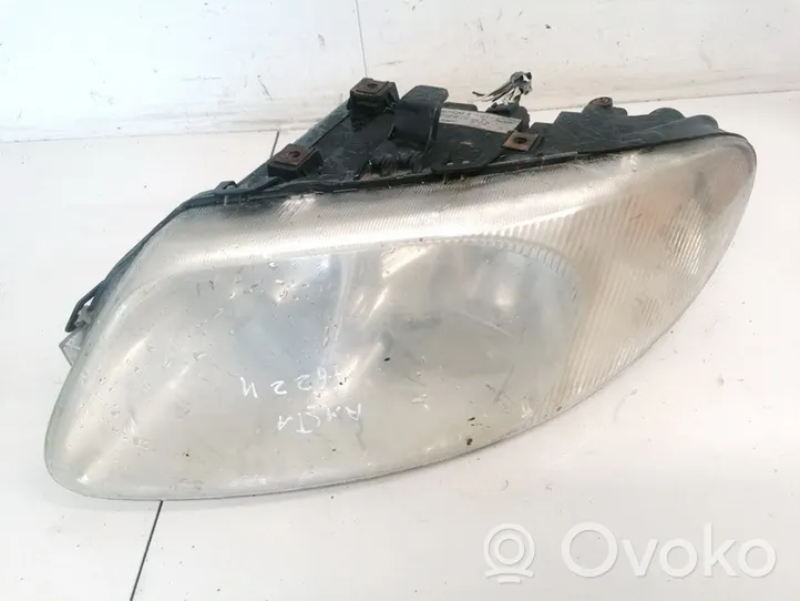 Chrysler Voyager Lampa przednia 04857703AB