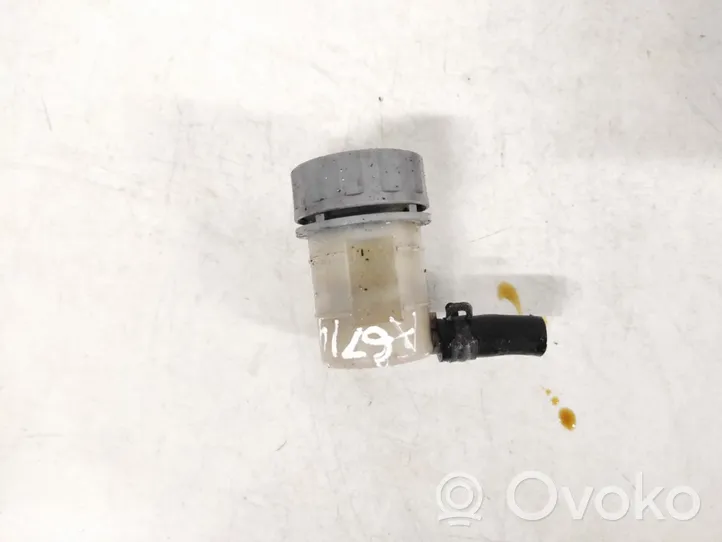 Honda CR-V Brake fluid reservoir 