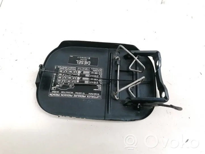 Mercedes-Benz C W203 Bouchon, volet de trappe de réservoir à carburant A0005843117