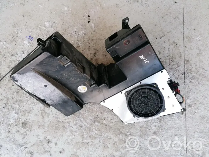 Audi A4 S4 B5 8D Subwoofer-bassokaiutin 8d9035381