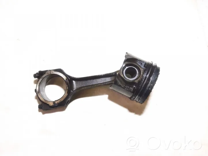 Ford Mondeo Mk III Piston with connecting rod 24574B