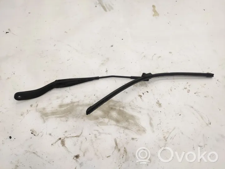 Volvo V50 Front wiper blade arm 8620200