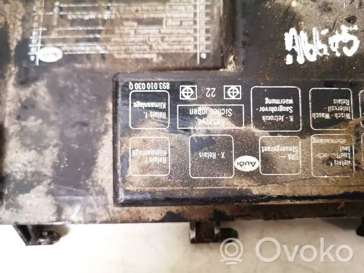 Audi 80 90 B3 Couvercle de boîte à fusibles 893010030q