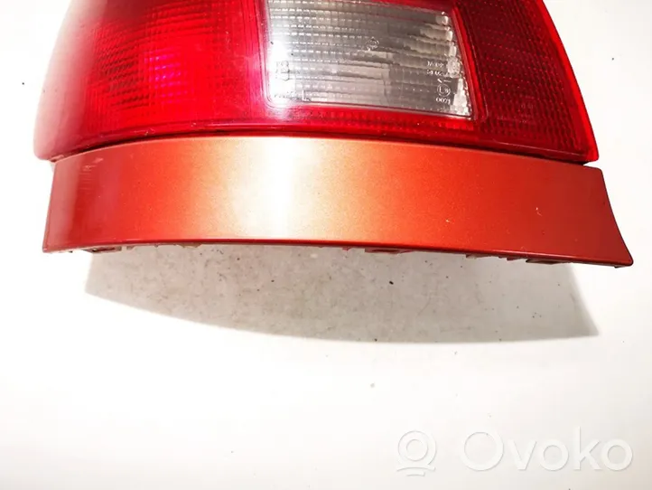 Audi A4 S4 B5 8D Listwa pod lampę tylną 
