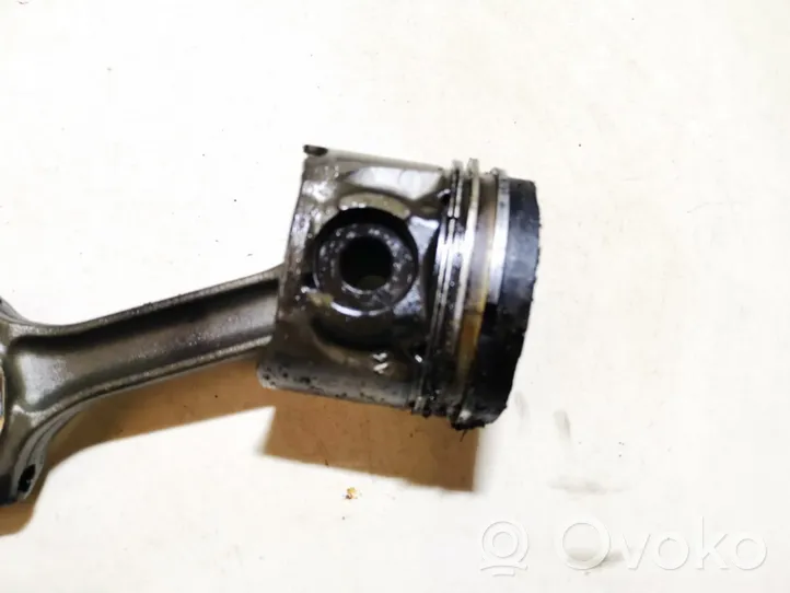 Peugeot 607 Piston avec bielle 