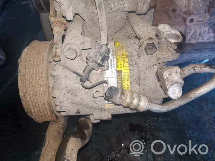 Nissan Almera N16 Ilmastointilaitteen kompressorin pumppu (A/C) 926009F511