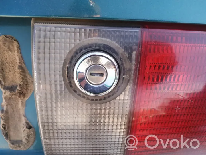 Audi 80 90 S2 B4 Maniglia esterna del portellone posteriore/bagagliaio 