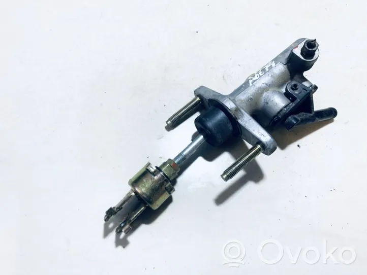 Toyota Yaris Główny cylinder sprzęgła 