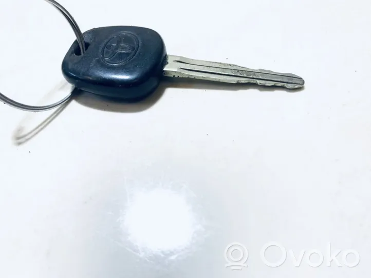 Toyota Yaris Užvedimo raktas (raktelis)/ kortelė 