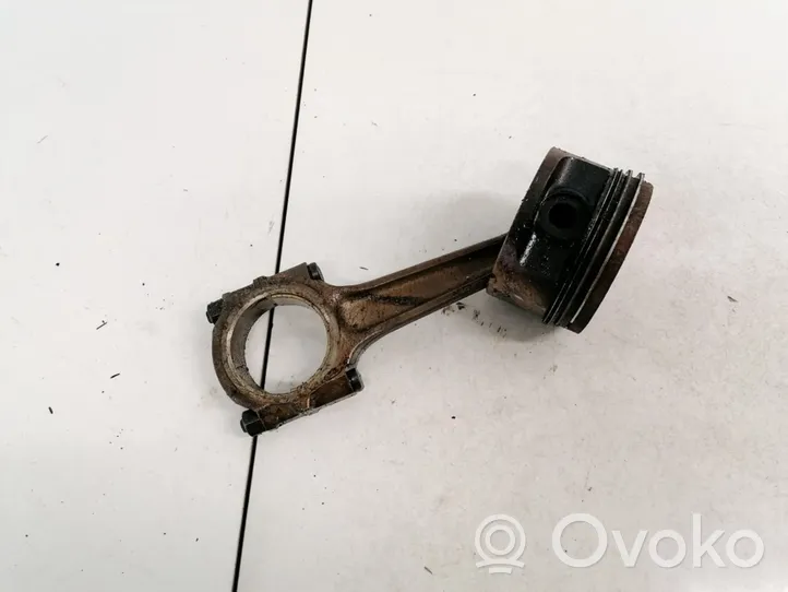 Peugeot 406 Piston avec bielle 