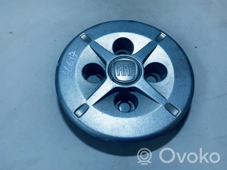Fiat Doblo Заводская крышка (крышки) от центрального отверстия колеса 0517687870e