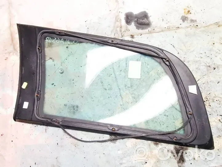 Opel Astra G Fenêtre latérale avant / vitre triangulaire 90559954