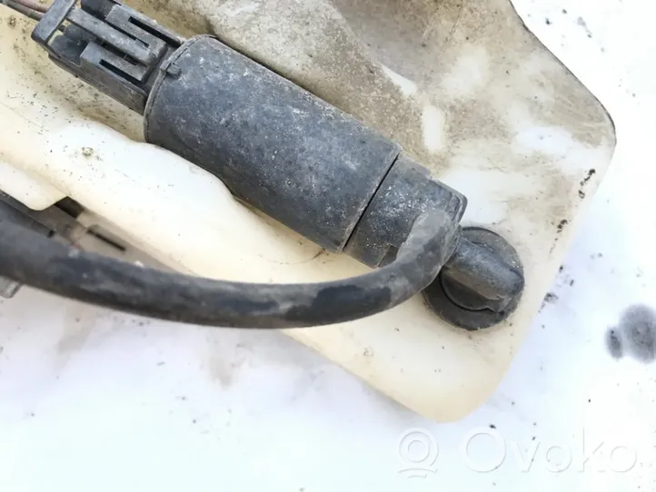 Mitsubishi Carisma Windscreen/windshield washer pump 