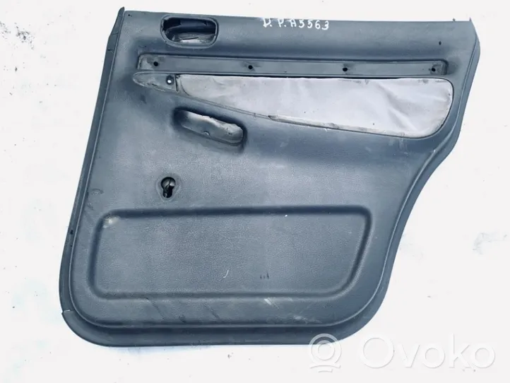 Audi A4 S4 B5 8D Rivestimento del pannello della portiera posteriore 8d0863982