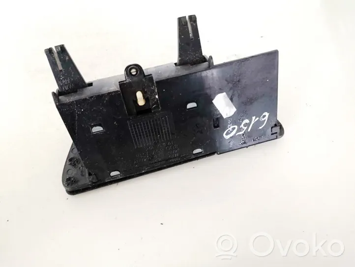 Audi A4 S4 B5 8D Peleninė panelėje 8d0857951b