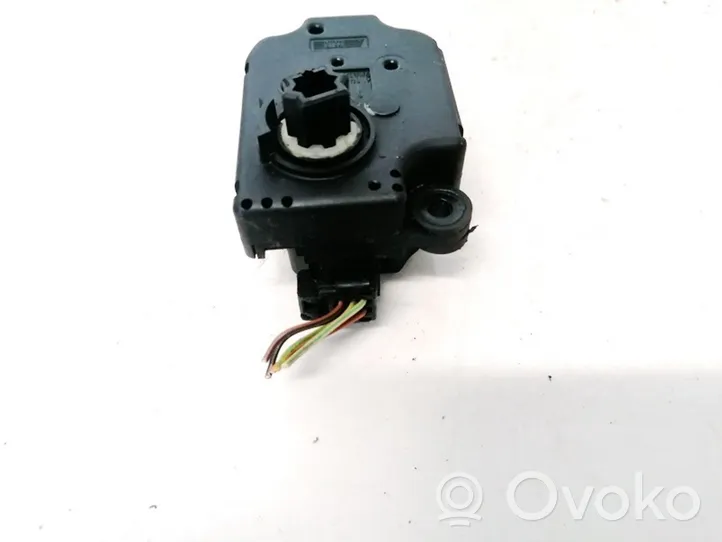 Opel Vectra C Motor/activador trampilla de calefacción 09180200