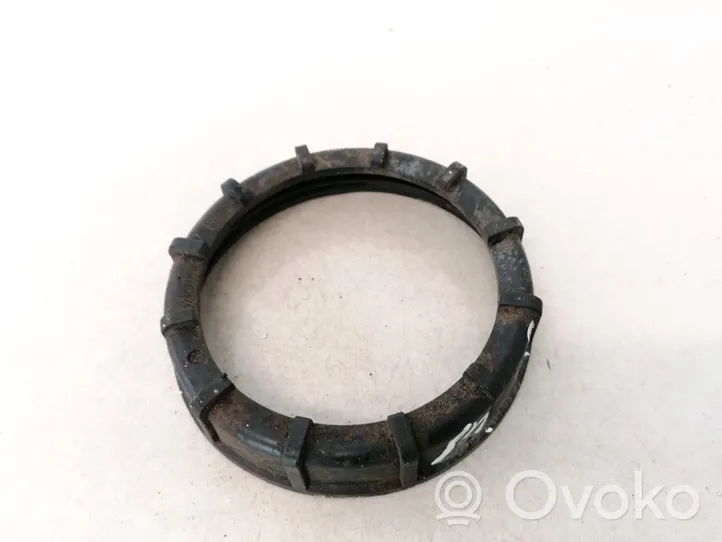 Volkswagen PASSAT B5.5 Bague de verrouillage pour réservoir de carburant 321201375A