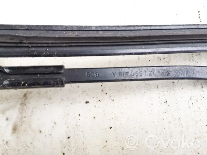 Skoda Octavia Mk2 (1Z) Front wiper blade arm 1z2955410a