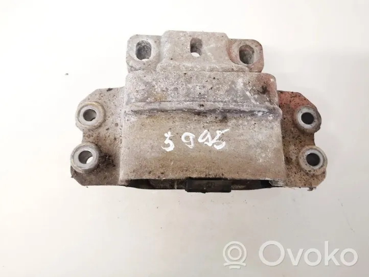 Skoda Octavia Mk2 (1Z) Wspornik / Mocowanie silnika 1k0199555
