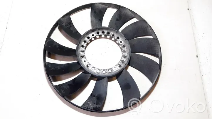 Volkswagen PASSAT B5 Hélice moteur ventilateur 058121301b