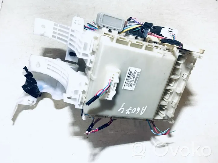 Toyota Yaris Fuse box set 827300d290