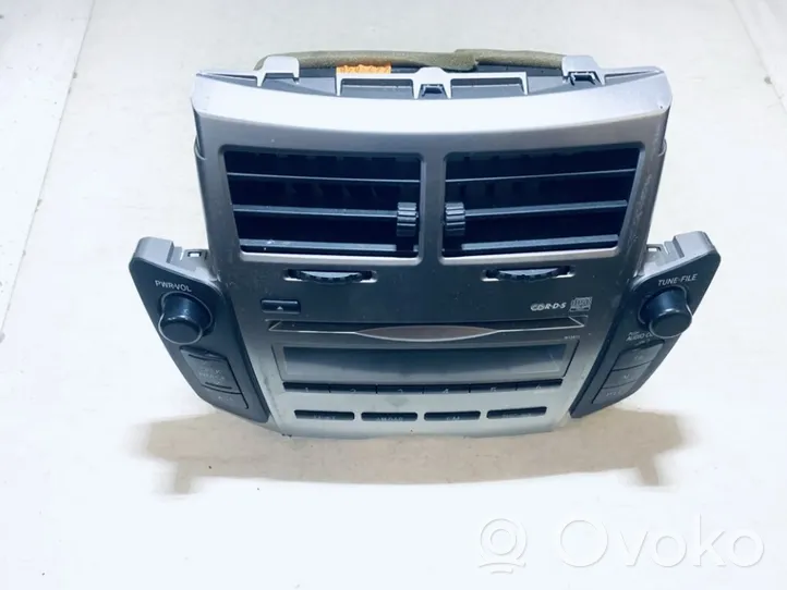 Toyota Yaris Panel / Radioodtwarzacz CD/DVD/GPS 861200d490