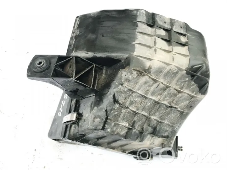 Audi A4 S4 B5 8D Boîtier de filtre à air 8d0129607