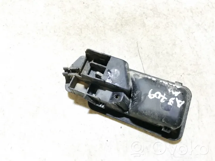 Audi 80 90 B3 Priekinė atidarymo rankenėlė vidinė 893837020