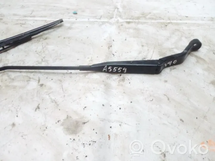 Volvo S40, V40 Front wiper blade arm 