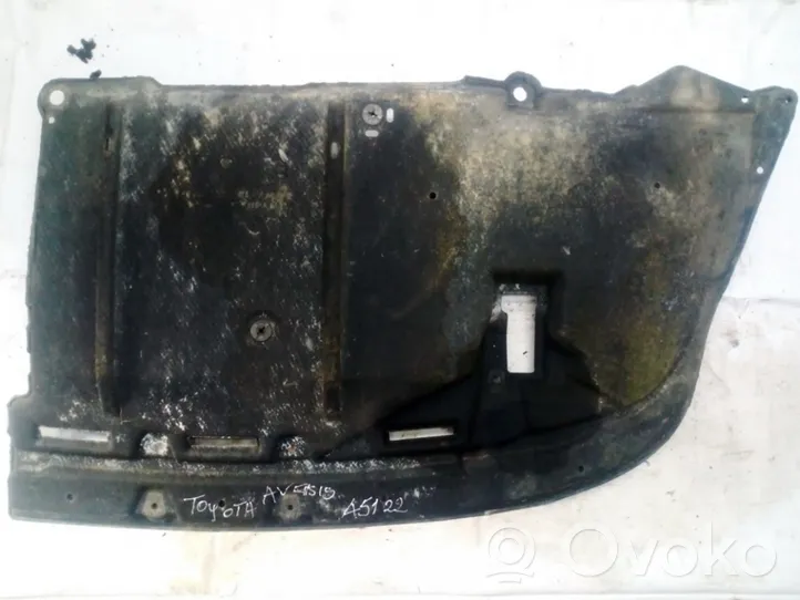 Toyota Avensis T270 Engine splash shield/under tray 5839905010