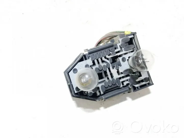 Volkswagen PASSAT B3 Wkład lampy tylnej 333945257