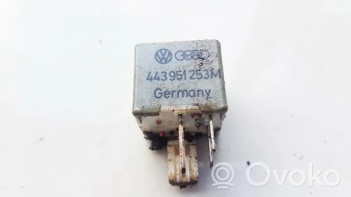 Audi 80 90 B3 Kita rėlė 443951253M