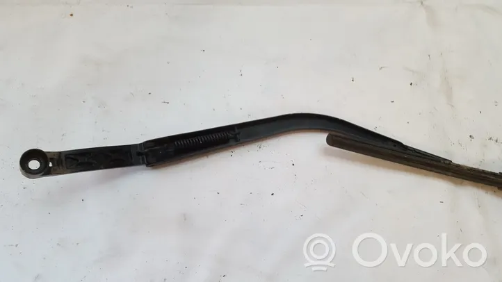 Mitsubishi Outlander Front wiper blade arm 