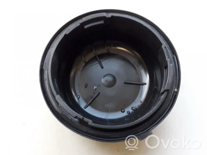 Volkswagen Golf III Osłona żarówki lampy przedniej 13472800