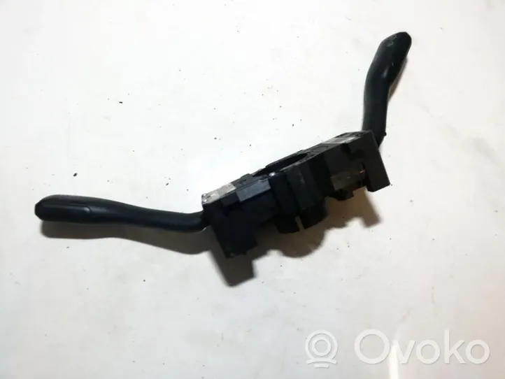 Volkswagen Golf IV Manetka / Przełącznik kierunkowskazów wycieraczek 8l0953513g