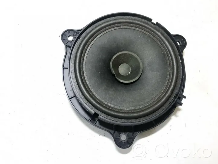 Nissan Qashqai Maskownica głośnika bocznego deski rozdzielczej 7606500485